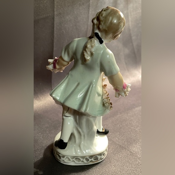 Vintage Colonial Boy Figurine Ruffled Coat, Hand-Painted Wales China Japan. 5” - Picture 4 of 7